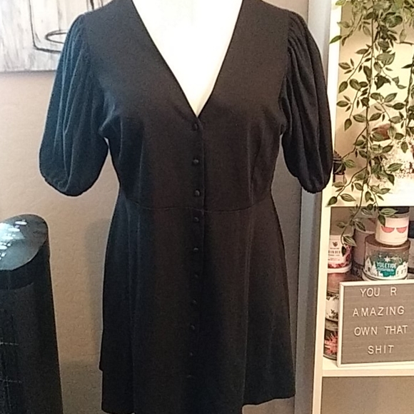 H&M Dresses & Skirts - NWT Puff sleeve dress